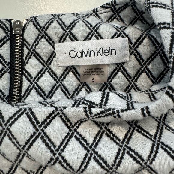 Calvin Klein Black and White quilted geometric pattern Sheath Dress zipper back - Picture 4 of 13